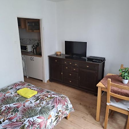 Kwatera Na Wspolnej Warszawa Exteriör bild